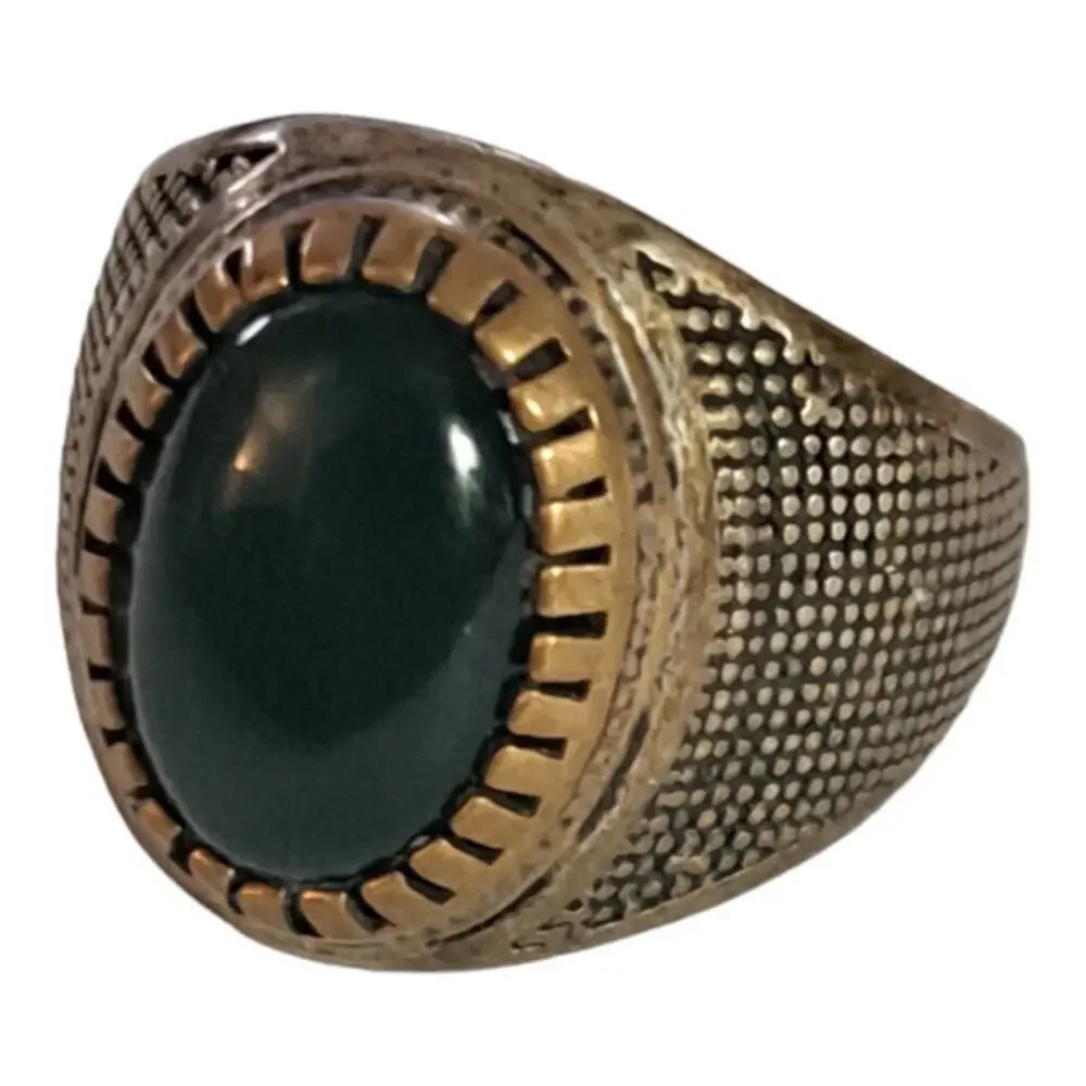 hand made Silver emerald rind size 9.5‎